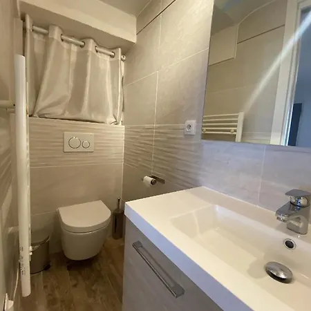 Apartment La Cle Maison De Ville, Clim, Wifi A La Bayore Hyères