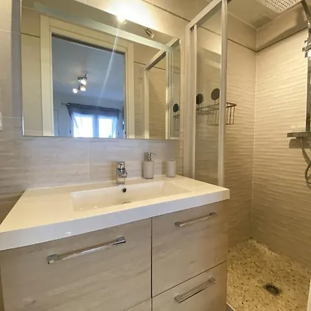 La Cle Maison De Ville, Clim, Wifi A La Bayore *